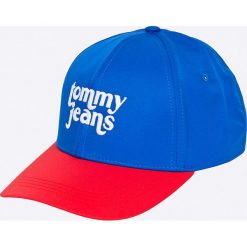 Tommy Jeans - Czapka. Niebieskie czapki damskie marki Tommy Jeans, z bawełny. W wyprzedaży za 99,90 zł.