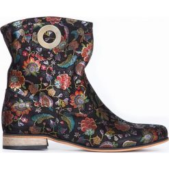 Płaskie botki za kostkę - skóra naturalna - model 270 - kolor czarne liście. Czarne botki damskie Zapato, ze skóry, klasyczne, za kostkę, bez obcasa, na płaskiej podeszwie, bez zapięcia. W wyprzedaży za 319,20 zł.