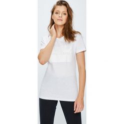 Calvin Klein Jeans - Top. Białe topy damskie marki Calvin Klein Jeans, s, z nadrukiem, z bawełny, z okrągłym kołnierzem. W wyprzedaży za 139,90 zł.