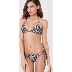 NA-KD Swimwear Dół bikini Triangle - Multicolor. Różowe bikini NA-KD Swimwear, w paski. Za 32,00 zł.