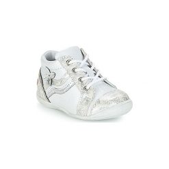 Buty Dziecko GBB SHINA. Białe trampki dziewczęce marki GBB, bez wzorów, bez zapięcia. Za 231,20 zł.