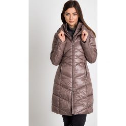 Pikowana puchowa parka QUIOSQUE. Szare parki damskie marki QUIOSQUE, z polaru. W wyprzedaży za 349,99 zł.