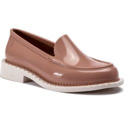 Półbuty MELISSA - Penny Loafer Ad 32494 Pink/Beige 51430. Różowe półbuty damskie Melissa, na co dzień, bez wzorów, z tworzywa sztucznego, bez obcasa, na płaskiej podeszwie, bez zapięcia. W wyprzedaży za 229,00 zł.