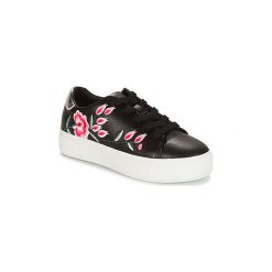 Buty André ALGINA. Czarne trampki i tenisówki damskie marki Andre, bez wzorów, bez zapięcia. Za 207,20 zł.