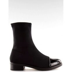 Botki elastyczne czarne NC780 Black. Czarne botki damskie ButyModne, z tkaniny, eleganckie, przed kolano, na wysokim obcasie, na płaskiej podeszwie, bez zapięcia. W wyprzedaży za 127,26 zł.