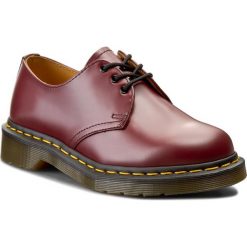 Półbuty DR. MARTENS - 1461 59 10085600 Cherry Red. Czerwone półbuty damskie Dr. Martens, na co dzień, bez wzorów, ze skóry, bez obcasa, bez zapięcia. Za 629,00 zł.