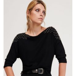 Sweter z koralikami - Czarny. Czarne swetry damskie Reserved, s, bez wzorów, bez rękawów, bez kaptura. Za 79,99 zł.