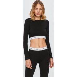 Guess Jeans - Longsleeve. Czarne bluzki damskie Guess Jeans, s, z nadrukiem, z bawełny, casualowe, z okrągłym kołnierzem. Za 159,90 zł.