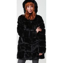 Czarna Kurtka Straignt Line. Czarne kurtki dziewczęce Born2be, na zimę, z futra, długie. Za 339,99 zł.