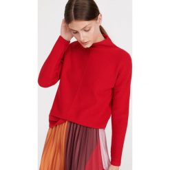 Sweter ze stójką - Czerwony. Czerwone swetry damskie Reserved, s, bez wzorów, bez rękawów, bez kaptura. W wyprzedaży za 59,99 zł.