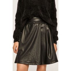 Answear - Spódnica. Czarne spódniczki damskie ANSWEAR, s, ze skóry, casualowe, z podwyższonym stanem, mini, rozkloszowane. W wyprzedaży za 79,90 zł.