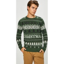 Produkt by Jack & Jones - Sweter. Zielone swetry męskie marki PRODUKT by Jack & Jones, s, bez wzorów, z bawełny, z okrągłym kołnierzem, bez kaptura. W wyprzedaży za 79,90 zł.
