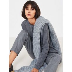 Szaliki damskie: Simple – Szal