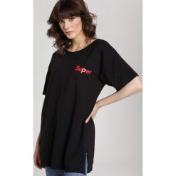 Czarny T-shirt Danathei. Czarne t-shirty damskie Renee, s, z nadrukiem, sportowe, z okrągłym kołnierzem. Za 49,99 zł.
