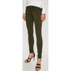 Guess Jeans - Spodnie. Zielone spodnie damskie Guess Jeans, s, z aplikacjami, z elastanu, casualowe. W wyprzedaży za 179,90 zł.