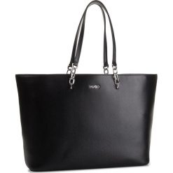 Torebka HUGO - Victoria Shopper 50413234 001. Czarne torby damskie na zakupy HUGO, bez wzorów, ze skóry, klasyczne, bez dodatków. Za 1389,00 zł.