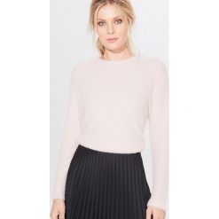 Puszysty sweter z cekinami - Różowy. Różowe swetry damskie Mohito, s, bez wzorów, bez rękawów, bez kaptura. Za 119,99 zł.
