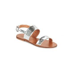 Sandały Love Moschino JA16421C03. Szare sandały damskie Love Moschino, bez wzorów, bez obcasa, bez zapięcia. W wyprzedaży za 437,40 zł.