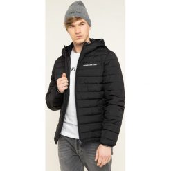 Kurtka puchowa Calvin Klein Jeans J30J312764. Czarne kurtki męskie Calvin Klein Jeans, xl, bez wzorów, z poliesteru, bez kaptura. W wyprzedaży za 429,00 zł.