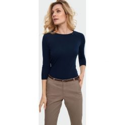 Top z ozdobnym dekoltem. Bluzki damskie Greenpoint, bez wzorów, z elastanu, bez kołnierzyka, bez rękawów. Za 34,99 zł.
