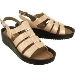 RIEKER 64472-90 gold, sandały damskie. Koturny damskie Rieker, bez wzorów, z gumy, bez obcasa, na koturnie, bez zapięcia. Za 239,90 zł.