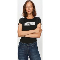 Armani Exchange - T-shirt. Czarne bluzki damskie Armani Exchange, s, z nadrukiem, z bawełny, casualowe, z okrągłym kołnierzem. Za 189,90 zł.