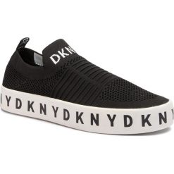 Tenisówki DKNY - Brea K4800741 Black. Czarne półbuty damskie DKNY, bez wzorów, z gumy, bez zapięcia. W wyprzedaży za 449,00 zł.