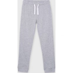Blukids - Spodnie dziecięce 98-134 cm. Szare spodnie chłopięce Blukids, bez wzorów, z bawełny, casualowe. W wyprzedaży za 29,90 zł.