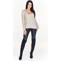 Gładki sweter z dekoltem w serek. Swetry damskie Made in Poland, bez wzorów, z poliesteru, bez rękawów, bez kaptura. Za 89,00 zł.
