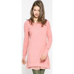 Silvian Heach - Sweter. Różowe swetry klasyczne damskie marki Silvian Heach, m, z dzianiny, z włoskim kołnierzykiem. W wyprzedaży za 319,90 zł.
