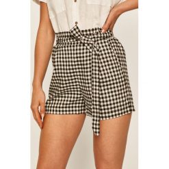 Tally Weijl - Szorty. Szorty damskie TALLY WEIJL, bez wzorów, z elastanu, casualowe. W wyprzedaży za 69,90 zł.