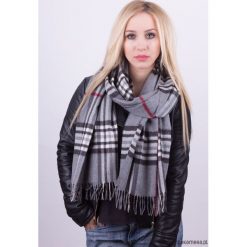 Szalik Damski w kratę szary. Szare szaliki damskie marki Pakamera, bez wzorów, z wełny. Za 129,00 zł.
