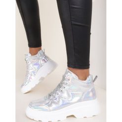 Srebrne Sneakersy Kylvienne. Szare sneakersy damskie Renee. Za 99,99 zł.