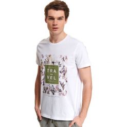 T-shirt z nadrukiem. Białe t-shirty męskie Top Secret, na lato, xl, z nadrukiem, z bawełny, bez kołnierzyka, krótkie. W wyprzedaży za 29,99 zł.