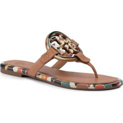 Japonki TORY BURCH - Enamel Miller 62132 Aged Vachetta 256. Pomarańczowe klapki damskie Tory Burch, bez wzorów, ze skóry, bez obcasa, na obcasie. Za 1099,00 zł.