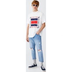 Jeansy relaxed fit z przetarciami. Niebieskie jeansy męskie marki Pull&Bear, m, bez wzorów. Za 159,00 zł.