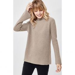 Kaszmirowy sweter w kolorze jasnobrązowym. Brązowe swetry klasyczne damskie marki Manode, s, z kaszmiru, ze stójką. W wyprzedaży za 434,95 zł.