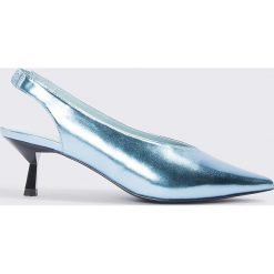 Czółenka: NA-KD Shoes Metaliczne czółenka na niskim obcasie – Blue