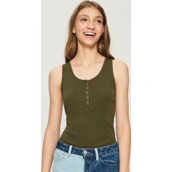 Top na ramiączkach - Khaki. Brązowe topy damskie marki Sinsay, s, bez wzorów, bez kołnierzyka. Za 14,99 zł.