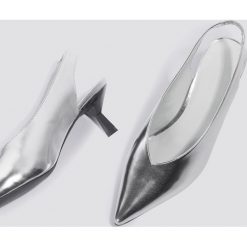 NA-KD Shoes Metaliczne czółenka na niskim obcasie - Silver. Szare buty ślubne damskie NA-KD Shoes, na niskim obcasie. Za 80,95 zł.