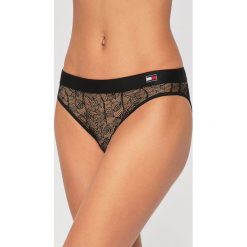 Tommy Hilfiger - Figi. Czarne majtki damskie TOMMY HILFIGER, xs, z elastanu. W wyprzedaży za 79,90 zł.