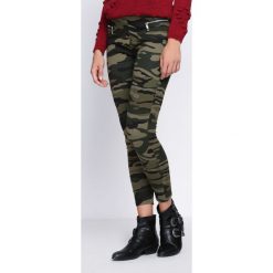 Ciemnozielone-Moro Legginsy Creative. Zielone legginsy we wzory other, l. Za 29,99 zł.