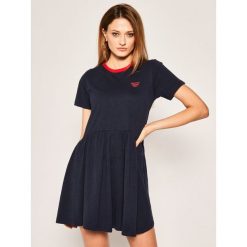 Sukienka codzienna Tommy Jeans Contrast Binding DW0DW08246. Niebieskie sukienki damskie Tommy Jeans, na co dzień, m, bez wzorów, z bawełny, bez kołnierzyka, bez rękawów, proste. W wyprzedaży za 319,00 zł.