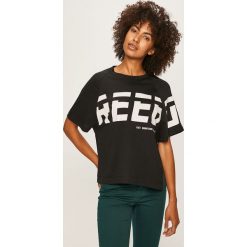 Reebok - T-shirt. Czarne topy damskie Reebok, s, z nadrukiem, z bawełny, z okrągłym kołnierzem. W wyprzedaży za 79,90 zł.