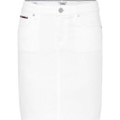 Spódnica jeansowa Tommy Jeans Classic Denim Skirt DW0DW08141. Białe spódniczki damskie Tommy Jeans, bez wzorów, z elastanu. Za 299,00 zł.