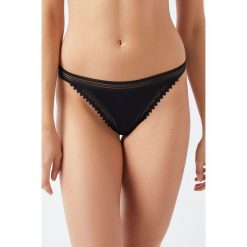 Etam - Stringi CAFEINE. Czarne majtki damskie Etam, bez wzorów, z elastanu. Za 59,90 zł.