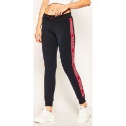 Spodnie dresowe Superdry Orla Cuffed Joggers W7000046A. Niebieskie spodnie damskie Superdry, z dresówki. W wyprzedaży za 219,00 zł.