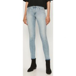 Levi's - Jeansy 711. Niebieskie rurki damskie Levi's®, s, bez wzorów, z elastanu. Za 469,90 zł.