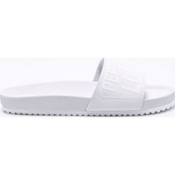 Pepe Jeans - Klapki Bio Royal Block. Białe klapki damskie marki Pepe Jeans, z jeansu, na płaskiej podeszwie. W wyprzedaży za 99,90 zł.