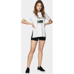 T-shirt damski TSD628 - biały - Outhorn. Białe koszulki damskie Outhorn, bez wzorów, bez kołnierzyka. W wyprzedaży za 39,99 zł.